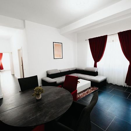 Cozy Aparthotel - Central City Suceava Ngoại thất bức ảnh