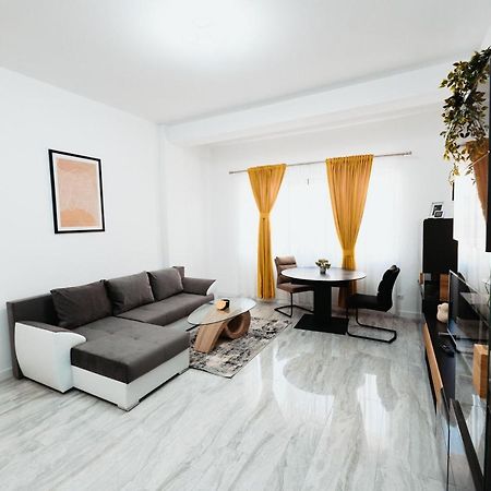 Cozy Aparthotel - Central City Suceava Ngoại thất bức ảnh