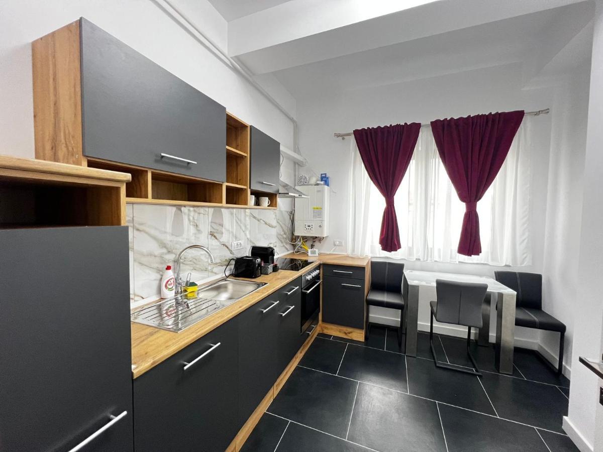 Cozy Aparthotel - Central City Suceava Ngoại thất bức ảnh