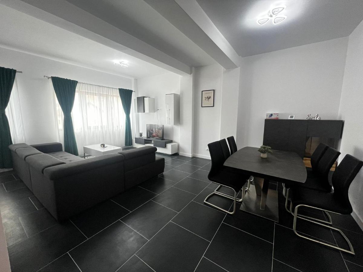 Cozy Aparthotel - Central City Suceava Ngoại thất bức ảnh