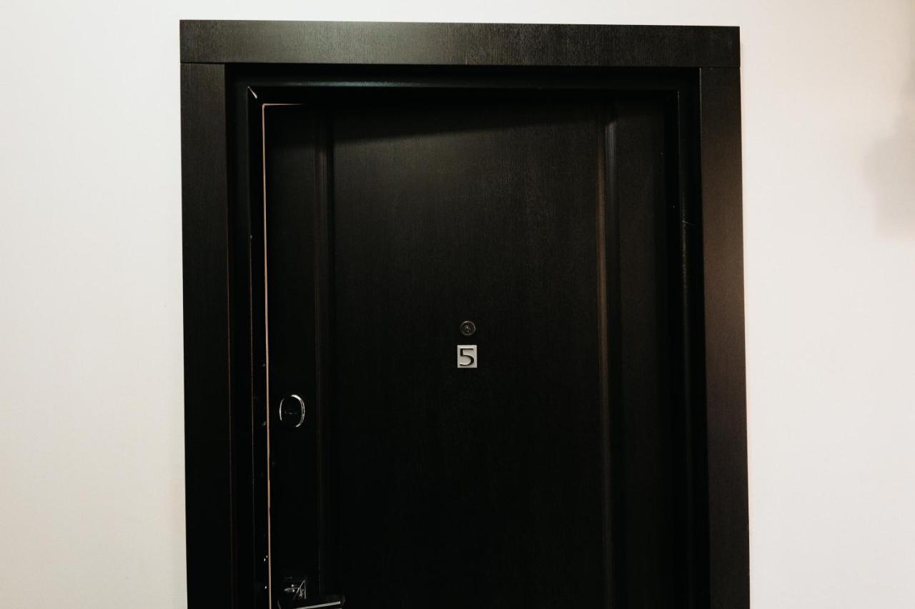 Cozy Aparthotel - Central City Suceava Ngoại thất bức ảnh