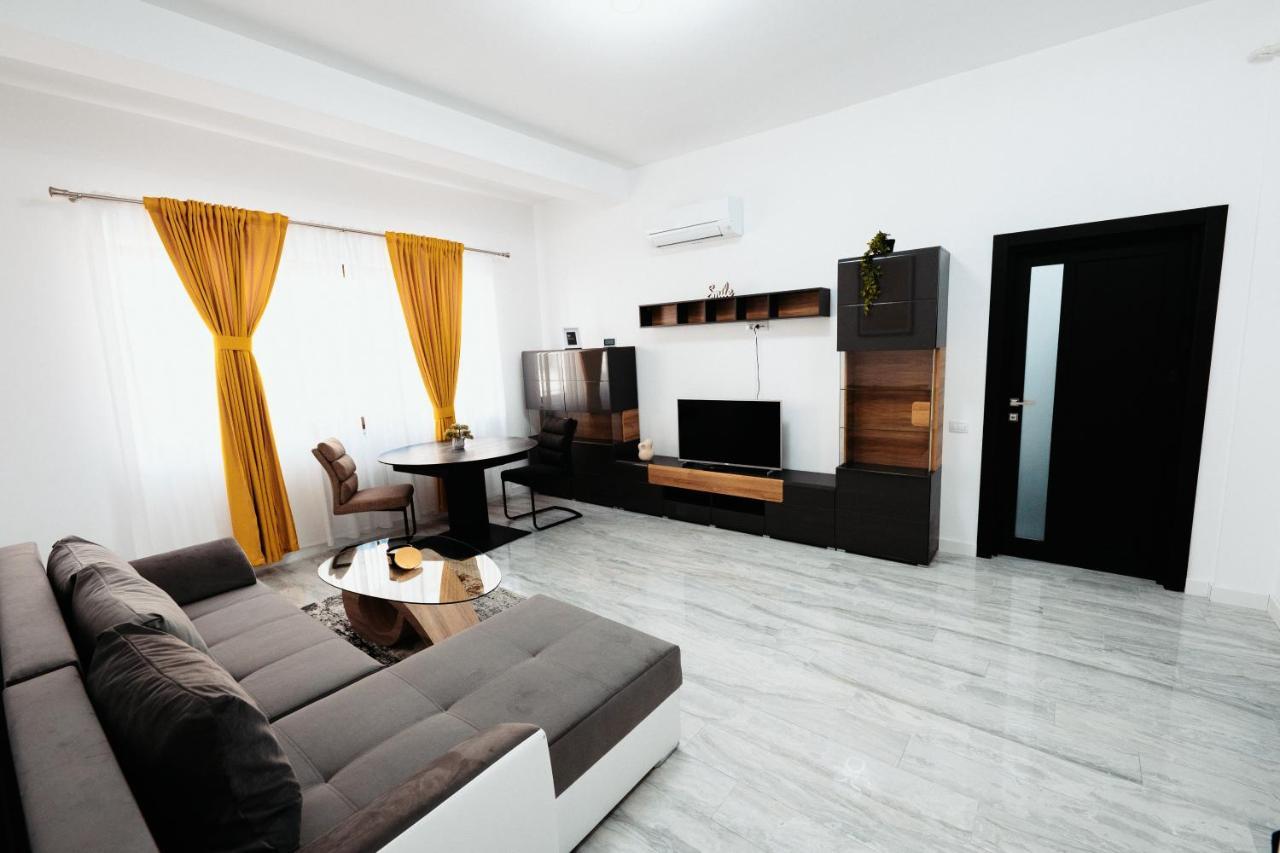 Cozy Aparthotel - Central City Suceava Ngoại thất bức ảnh