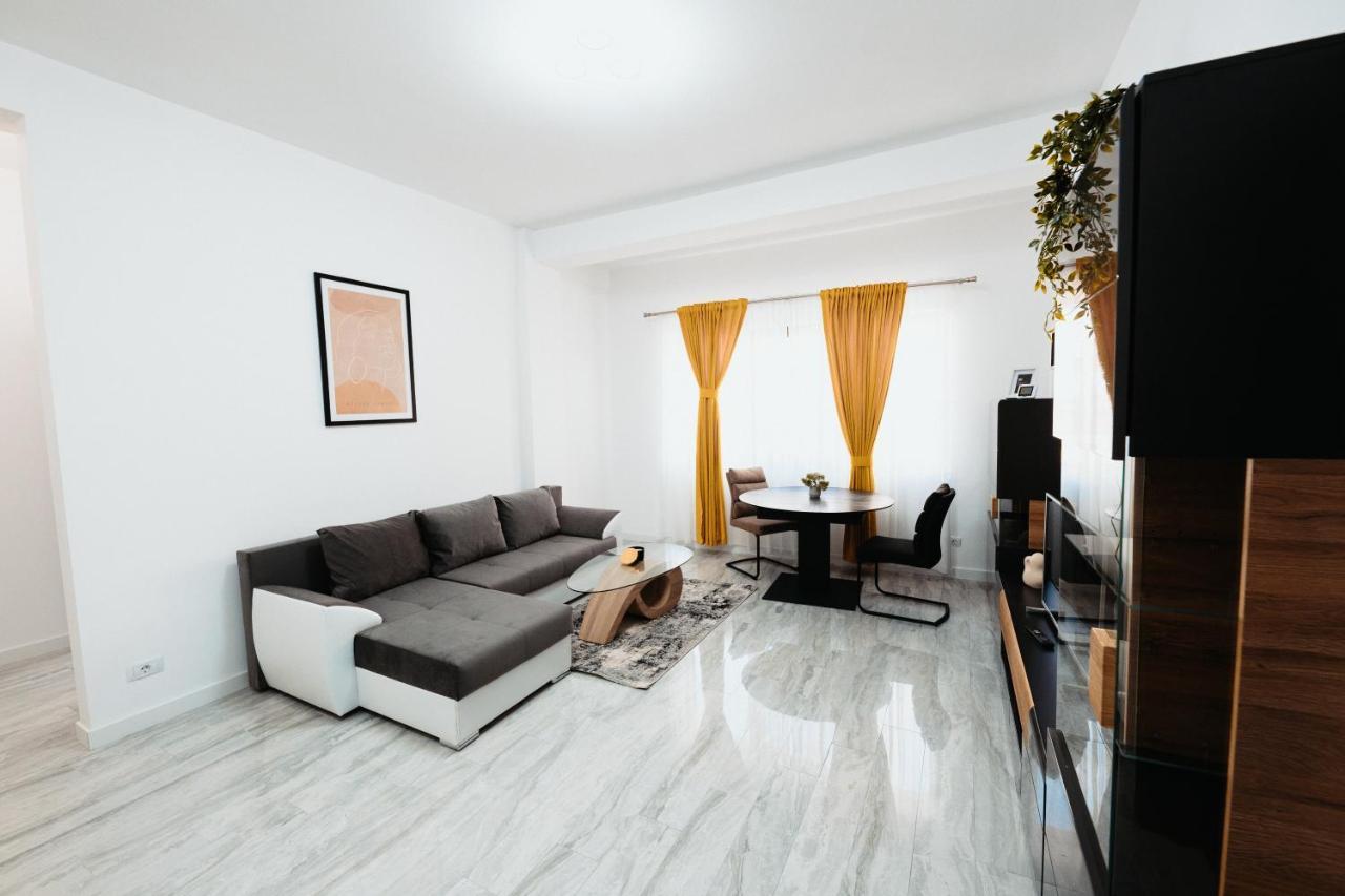 Cozy Aparthotel - Central City Suceava Ngoại thất bức ảnh