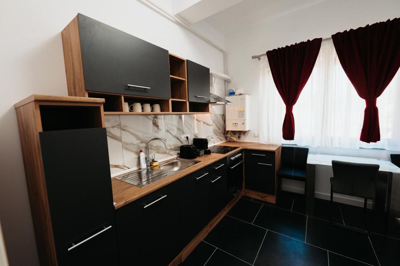 Cozy Aparthotel - Central City Suceava Ngoại thất bức ảnh