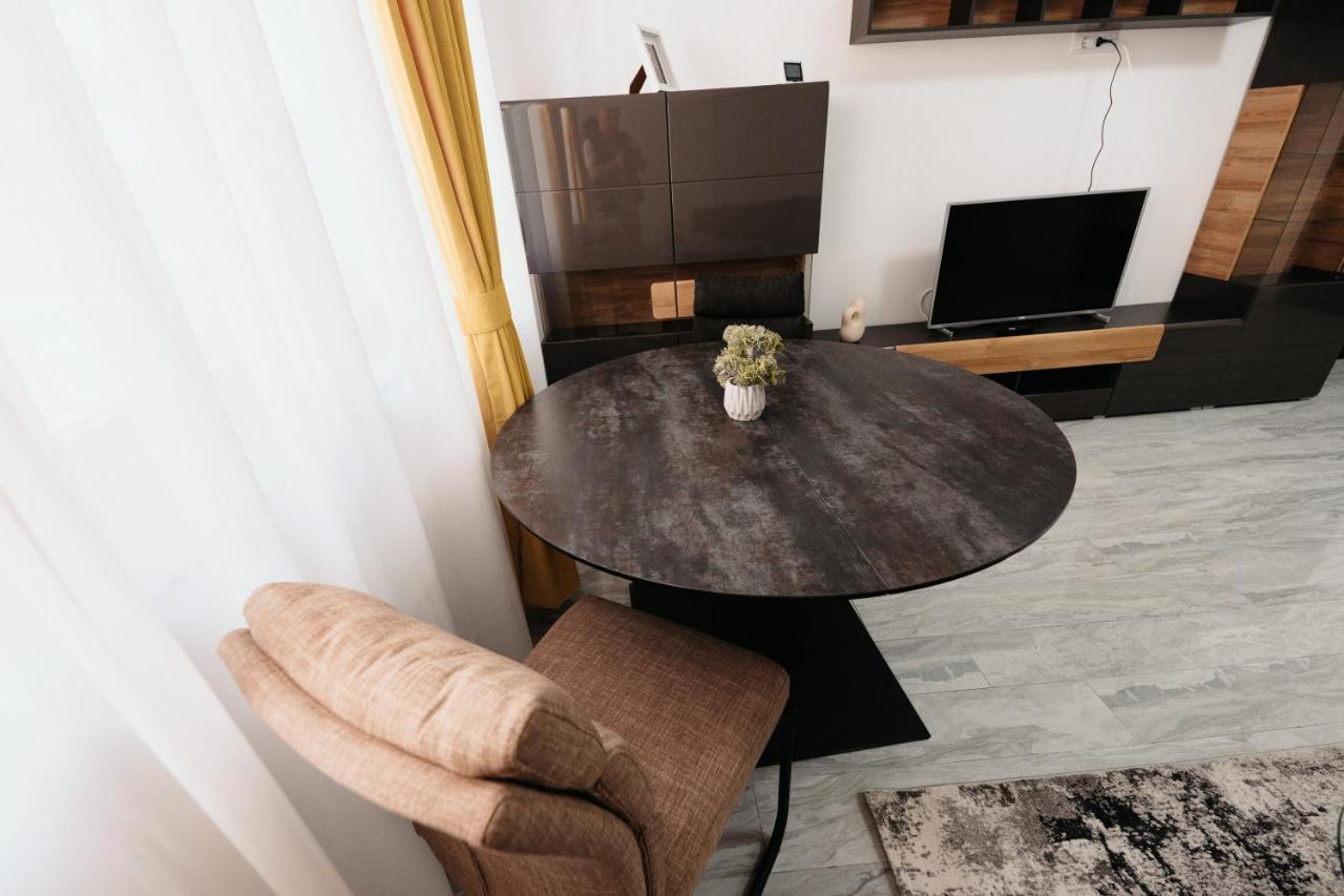 Cozy Aparthotel - Central City Suceava Ngoại thất bức ảnh