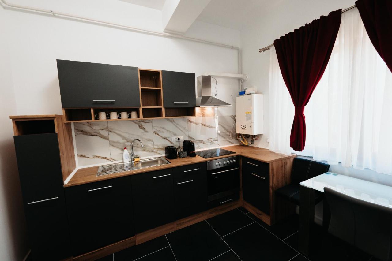 Cozy Aparthotel - Central City Suceava Ngoại thất bức ảnh